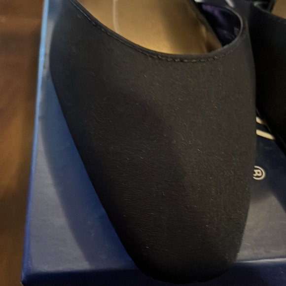 (#133) NWT ladies black heels by Rose Petals/Walking Cradles. Size 6 1/2 medium - Picture 5 of 11